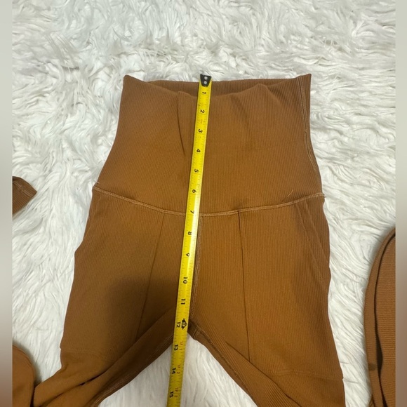 OFFLINE BY AERIE REAL ME HIGH
WAISTED CROSSOVER FLARE
LEGGING Size Small - Picture 10 of 11